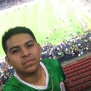 Meet your Posher, Carlos